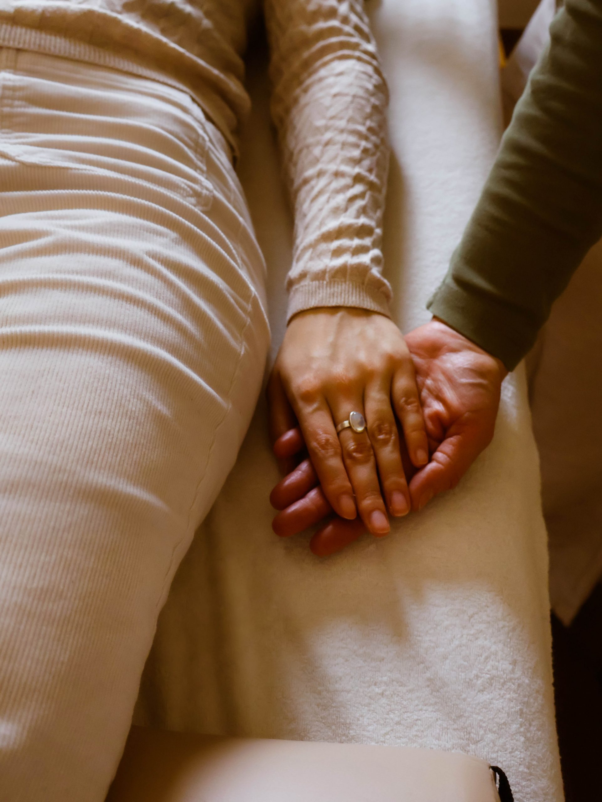 Symbolbild Handauflegen